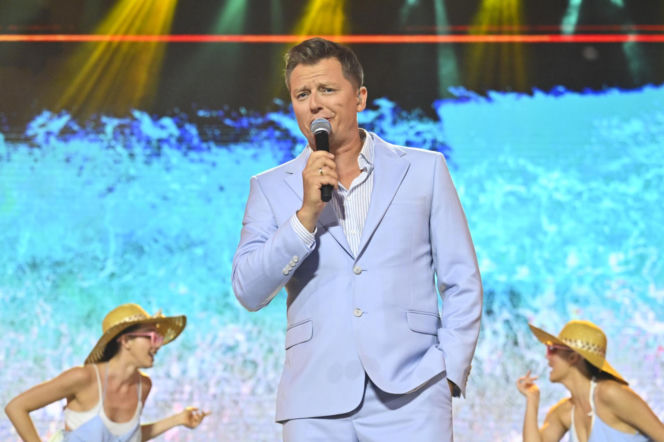 Niedawno się ożenił, teraz się bawił na poprawinach w Mrągowie! Rafał Brzozowski wśród gwiazd Festiwalu Weselnych Przebojów