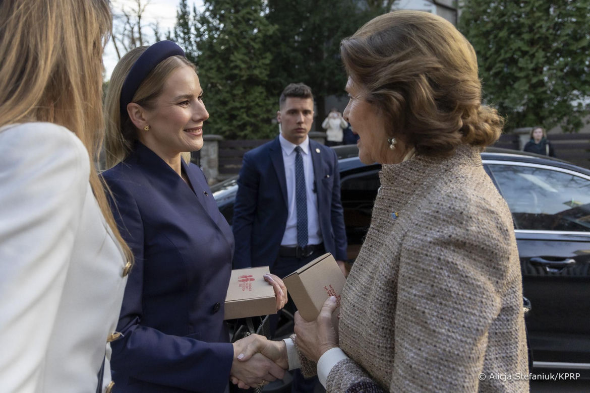 Marta Nawrocka w garniturach
