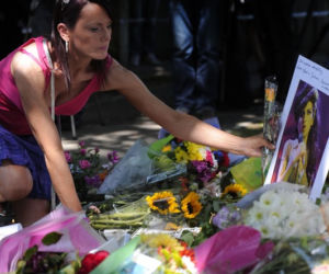 LONDYN: Fani płaczą po śmierci Amy Winehouse
