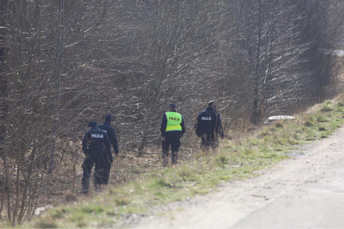 Zabójstwo małżeństwa w Ostródzie. Policyjne poszukiwanie przy poligonie