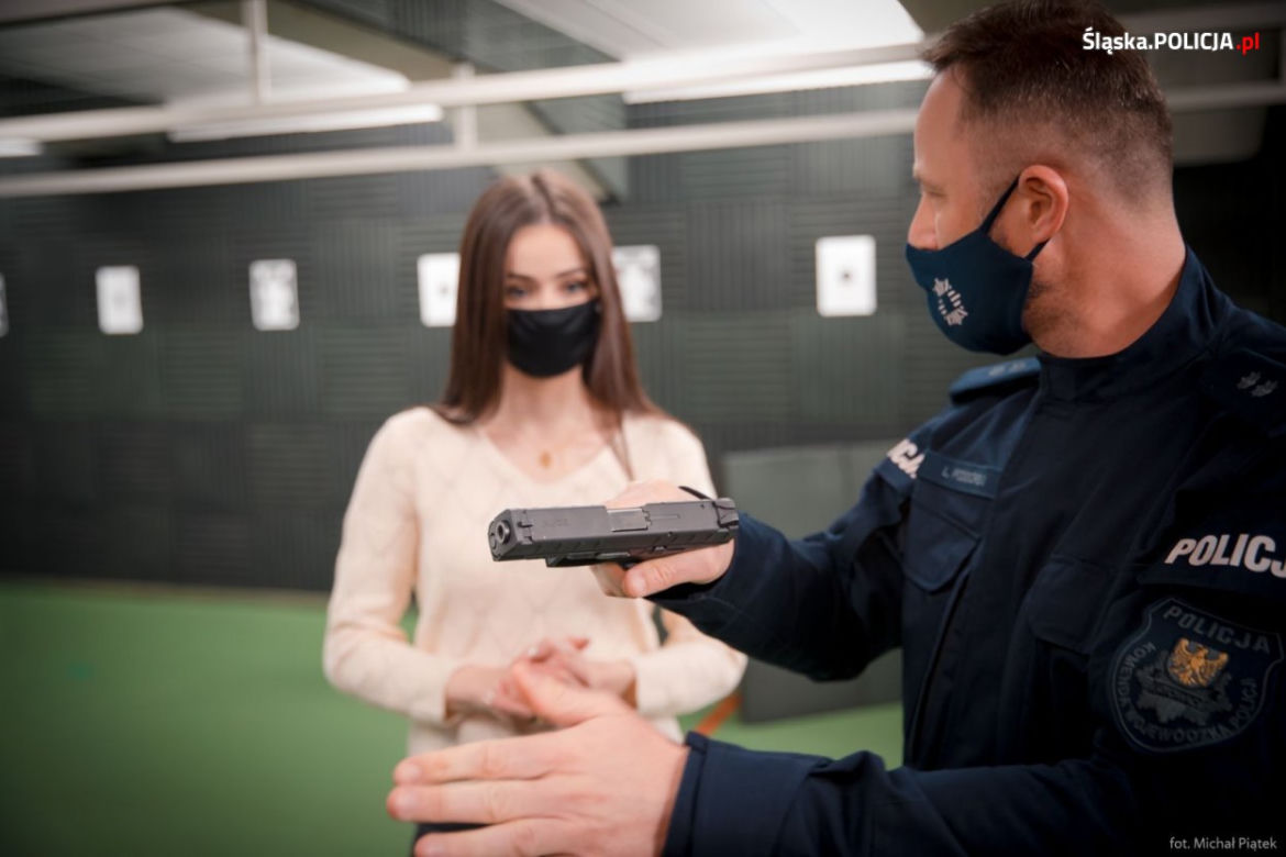 Miss Polski z Katowic wstąpiła na jeden dzień do policji. Anna Maria-Jaromin wzięła udział w teście sprawnościowym