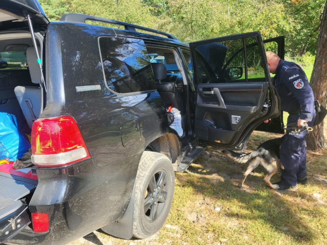 Warszawa. 23-latka szukała pracy, została uwięziona przez czterech mężczyzn