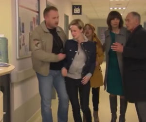 Pierwsza miłość odc. 2097. Karol Weksler (Karol Strasburger), Grażyna (Grażyna Wolszczak), Sabina (Urszula Dębska), Daria (Andżelika Kujawiak)