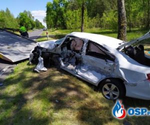 Czołowe zderzenie pod Glinojeckiem! Dwoje dorosłych i niemowlę w szpitalu! Na miejscu śmigłowiec