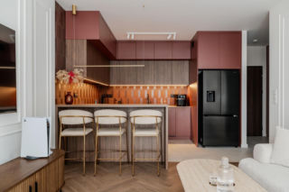 Jak połączyć klasykę z odważnym akcentem? Modern classic w burgundowym wydaniu 