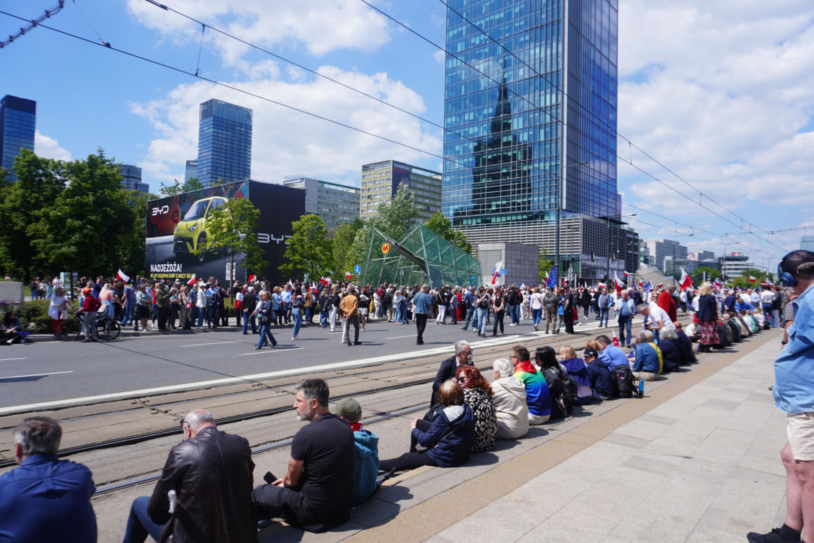 Uczestnicy "Wielkiego Marszu Patriotów" Rafała Trzaskowskiego