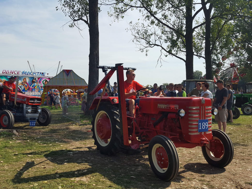 Festiwal starych ciągników w Wilkowicach. Setki maszyn, tysiące widzów i upał