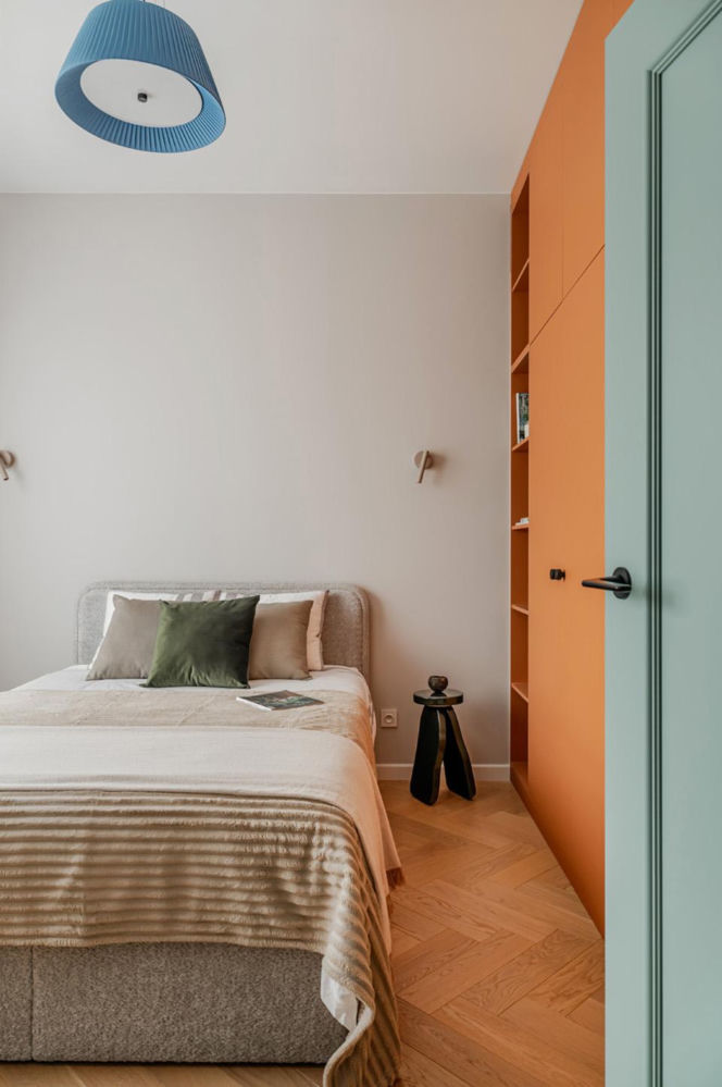 Mieszkanie w kolorach szałwiowej zieleni i ciepłej terakoty