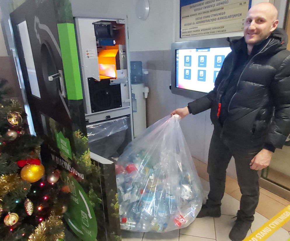Butelkomaty w Białymstoku. Pierwsza maszyn zapełniona
