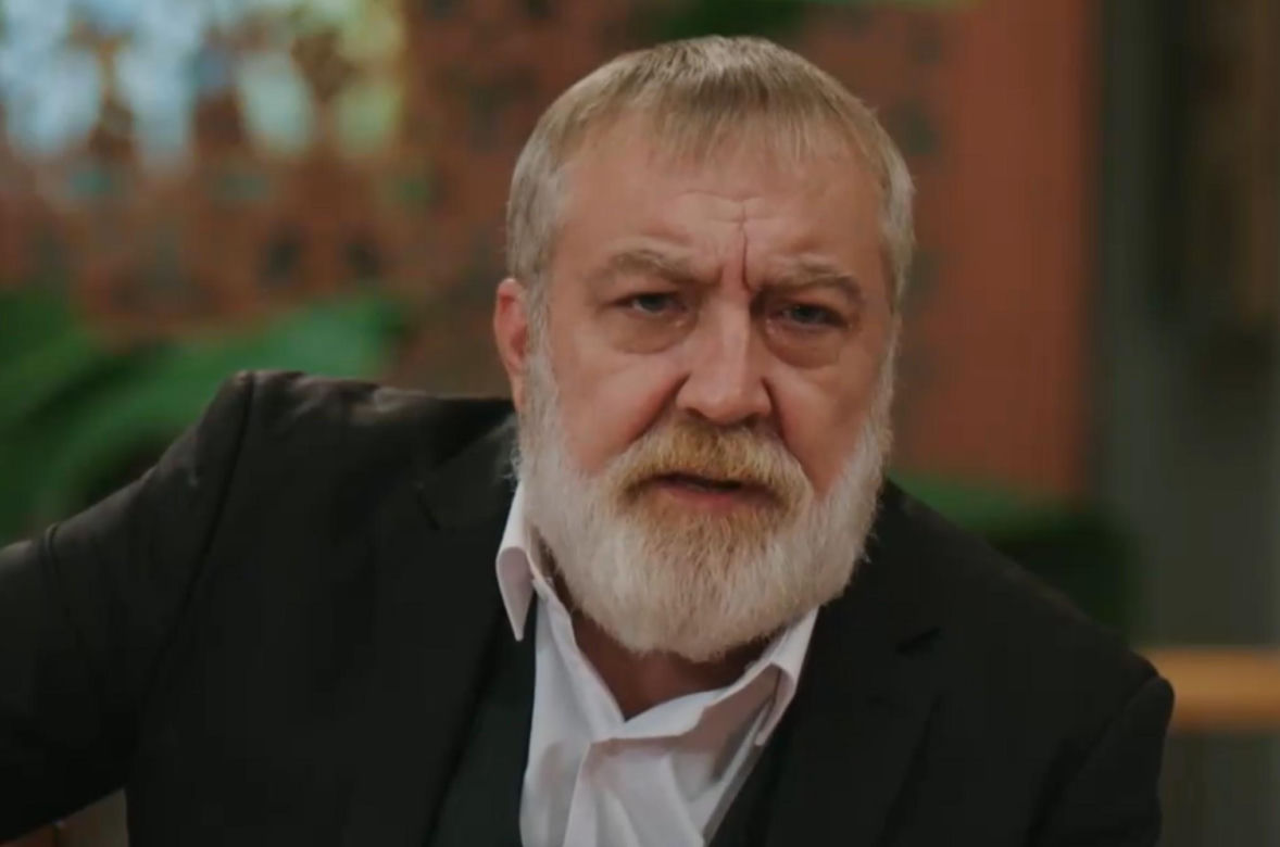 Złoty chłopak, odcinek 272: Zdrada w murach posiadłości! Aysen przechodzi na stronę wroga i pomaga Sinanowi!