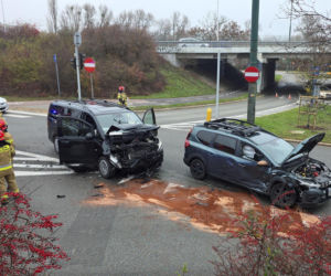 Wypadek karawanu wiozącego trumnę z ciałem. Szok w Warszawie