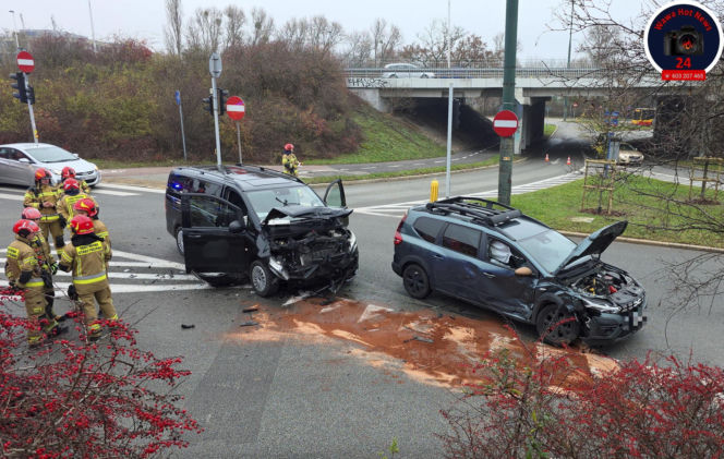Wypadek karawanu wiozącego trumnę z ciałem. Szok w Warszawie