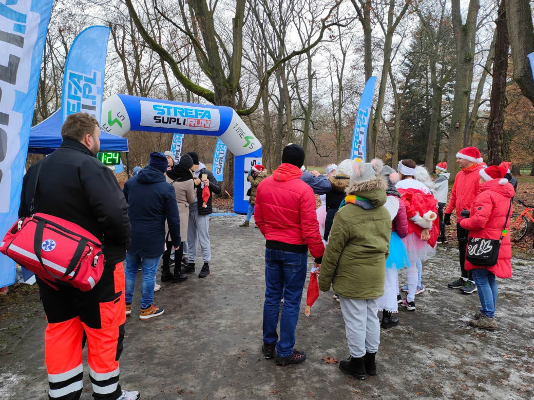 Przedświąteczne zawody sportowe. Łodzianie biegają i pomagają
