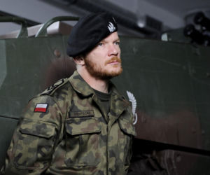 Tak zaczynał Eryk Lubos. Od dresiarza w Kiepskich do jednego z największych twardzieli polskiego kina