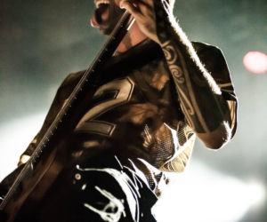 Skrupulatnie wyreżyserowany groteskowy spektakl okraszony nutą surrealizmu – Avatar zawładną Warszawą [RELACJA]