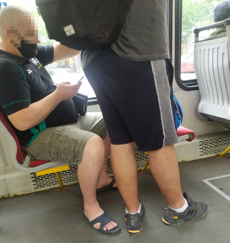 Julia odebrała torebkę złodziejom z tramwaju! Dwójkę osiłków potraktowała ostrymi paznokciami