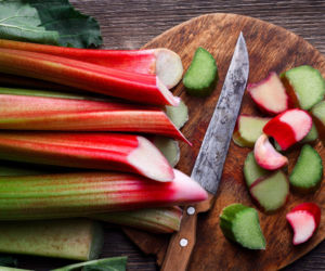 Doceń rabarbar: gdy go tak przygotujesz, uwalnia związek walczący z rakiem