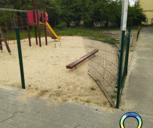 Zabrze: pijany nastolatek zdewastował nowy plac zabaw przy szkole podstawowej. Wszystko zostało zniszczone