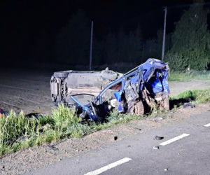 Potworny wypadek pod Sochaczewem. 45-latek nie żyje, wśród rannych dzieci