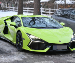 Klaudia Halejcio, mąż jej otworzył auto za całusa