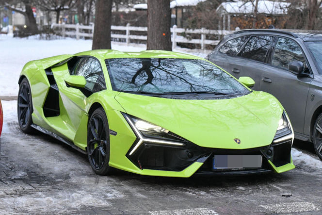 Klaudia Halejcio, mąż jej otworzył auto za całusa