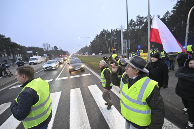 Mają dość korków, chcą buspas. W godzinach szczytu protestowali na pasach