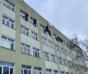 Finał WOŚP 2021 Gdańsku. Alpiniści umyli okna w szpitalach 31.01.2021