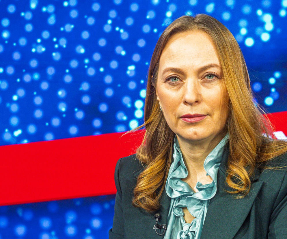 Minister Katarzyna Pełczyńska-Nałęcz na niebieskim tle. O jej dymisji z rządu Donalda Tuska przeczytasz na Eska.