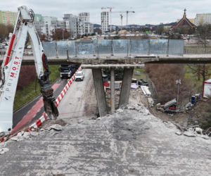Rozbiórka kładki-giganta na gdańskiej Zaspie. Utrudnienia na skrzyżowaniu al. Rzeczpospolitej i al. Jana Pawła II
