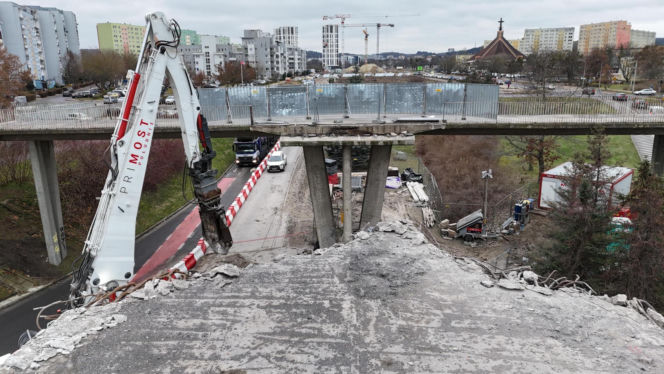 Rozbiórka kładki-giganta na gdańskiej Zaspie. Utrudnienia na skrzyżowaniu al. Rzeczpospolitej i al. Jana Pawła II