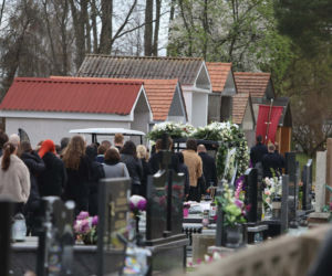 Porwali i skatowali Adriana z Ciechanowa. Bliscy żegnają 23-latka