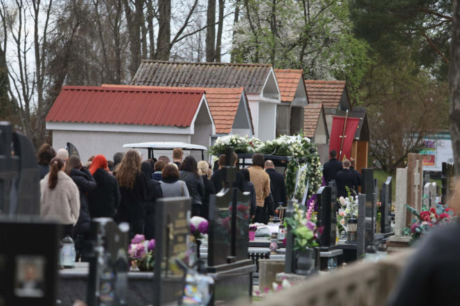 Porwali i skatowali Adriana z Ciechanowa. Bliscy żegnają 23-latka