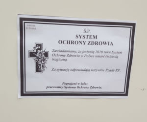 Rezydenci zapalili znicze przy szpitalu w Lesznie. Na znak upadku ochrony zdrowia