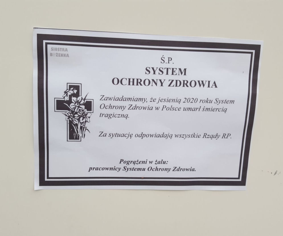 Rezydenci zapalili znicze przy szpitalu w Lesznie. Na znak upadku ochrony zdrowia
