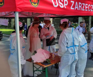 Druhowie z OSP Zarzecze szczepili gości na weselu [ZDJĘCIA]