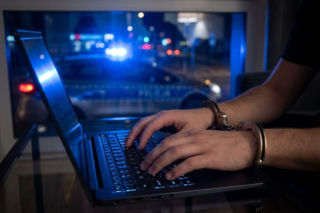 Akcja policji z Szamotuł. Zatrzymali w Toruniu 19-letniego oszusta