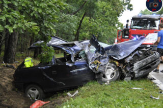 Nadarzyn: Makabryczna czołówka osobówki z ciężarówką. Auto zgniecione jak puszka [GALERIA]