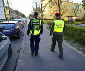 Wojsko na ulicach Bydgoszczy. Pomaga egzekwować obowiązujące obostrzenia