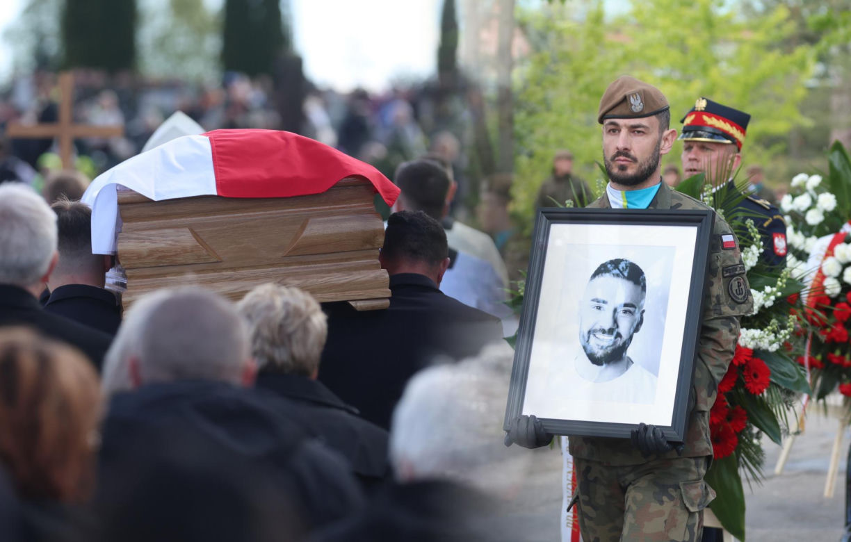 Polacy żegnają Łukasza Litewkę. Kondukt żałobny
