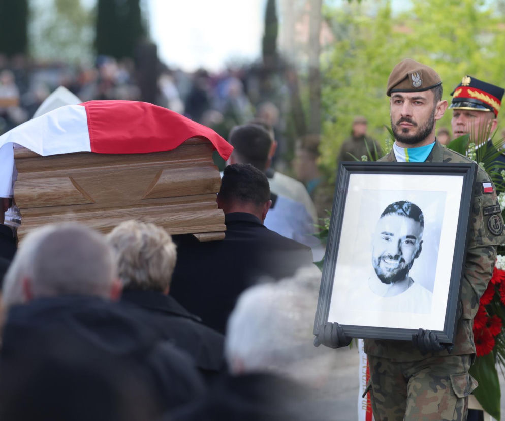 Polacy żegnają Łukasza Litewkę. Kondukt żałobny