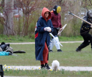Edyta Herbuś sprząta kupy w płaszczu za 20 000 zł.