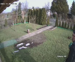 Gliwice: Okradł altankę działkową. Został nagrany jak ucieka z czteropakiem piwa. Rozpoznajesz go? [ZDJĘCIA]
