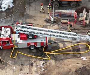 Groźny pożar na Targówku. Trwa akcja gaśnicza
