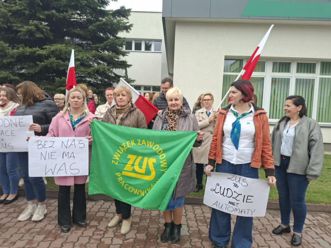 Protest pracowników ZUS-u w Starachowicach