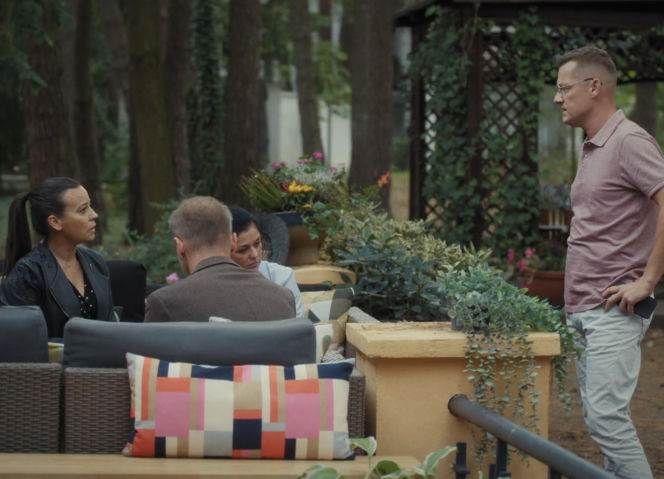 M jak miłość, odcinek 1911. Magda (Anna Mucha), Kinga (Katarzyna Cichopek), Andrzej Budzyński (Krystian Wieczorek), Piotrek (Marcin Mroczek)