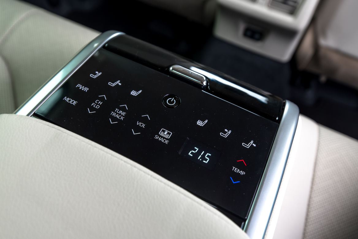 Toyota Camry 2.5 Hybrid 218 KM e-CVT Executive + VIP