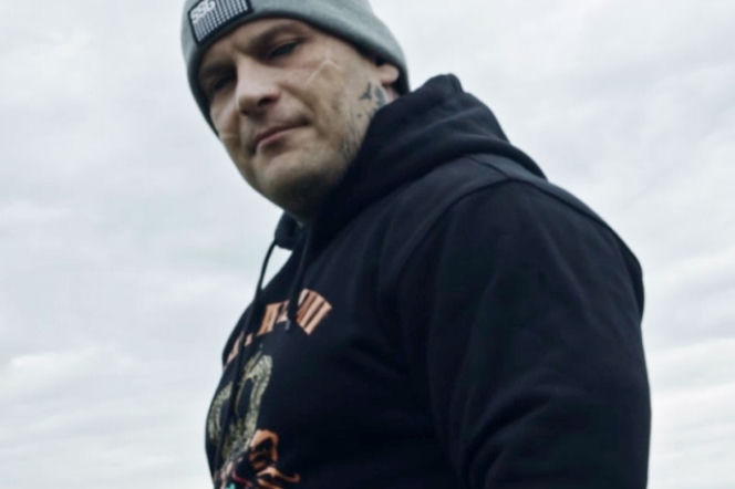 Popek w teledysku do Różni nas wiele