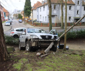 Staranował płot SUV-em i zniknął! Niecodzienne zdarzenie w Świnoujściu