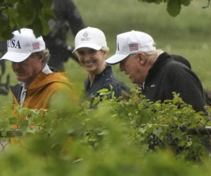 Plotkują o romansie Trumpa z młodą blondynką! Asystentka na celowniku