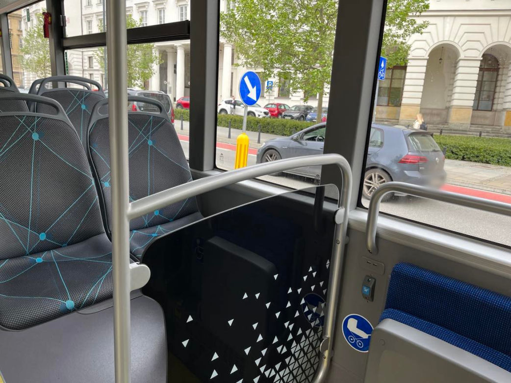 Elektryczny autobus Yutong U12 zadebiutował na ulicach Warszawy